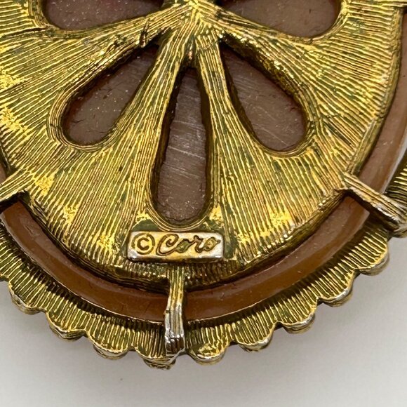 Vintage Coro Signed Cameo Brooch Two Dancing Graces Design In Resin Gold-Tone - Picture 7 of 16